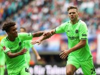 开云体育下载-沙尔克战平对手，争议判罚引发热议