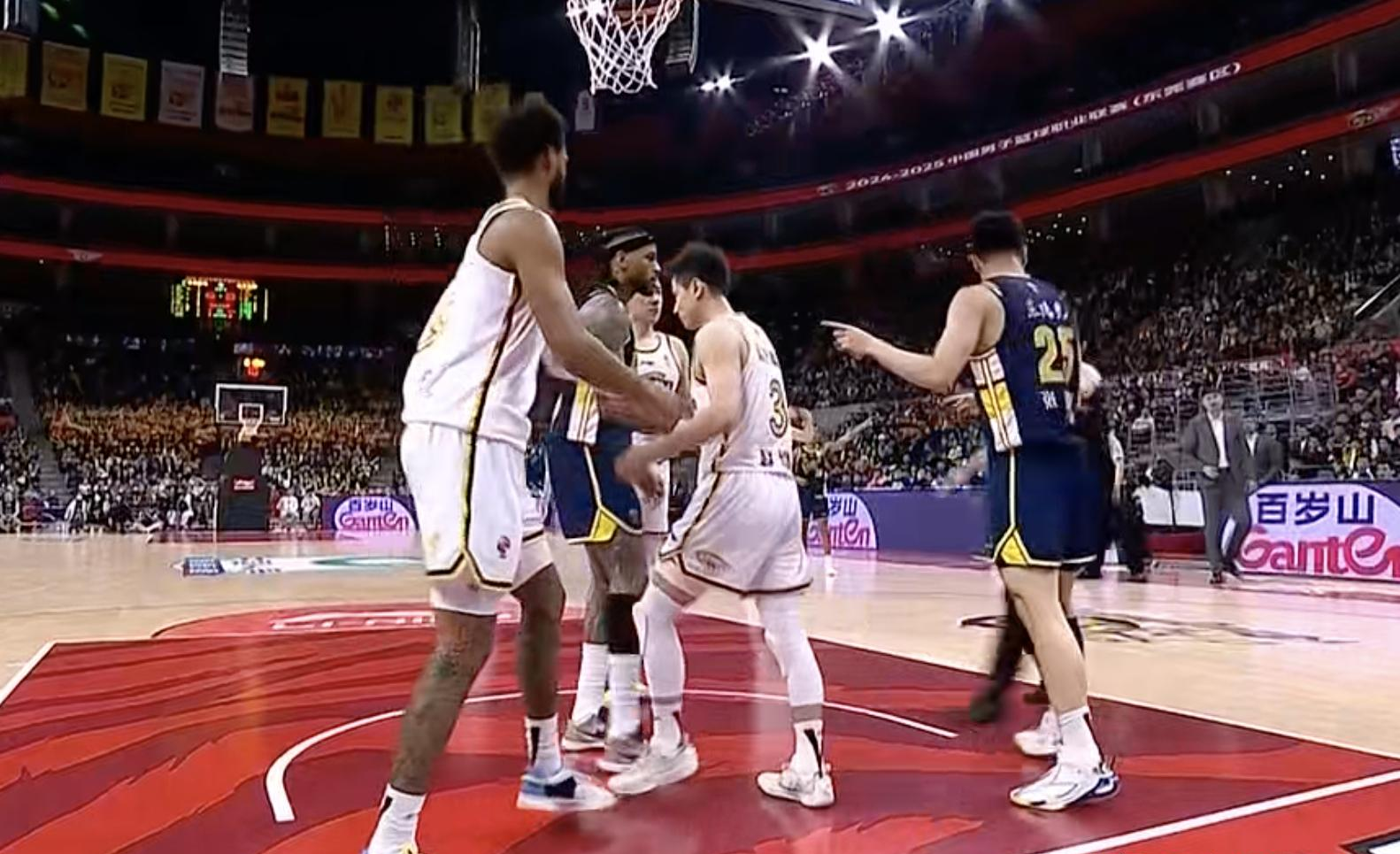 萨索罗完败,客场遭遇惨败连续不胜 萨索罗完败,客场遭遇惨败连续不胜