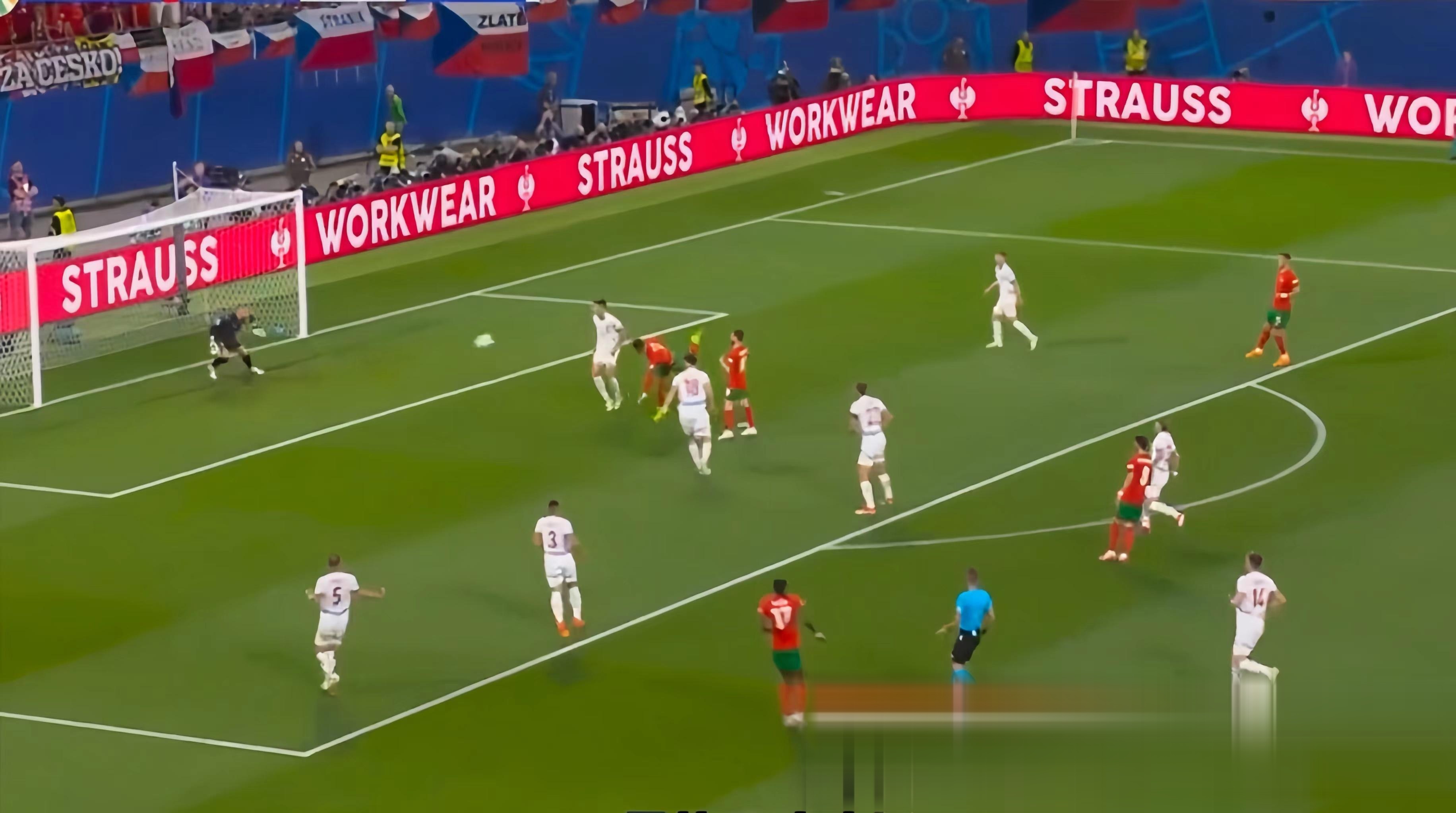 欧洲足球比赛揭幕战，球队决战在即！的简单介绍