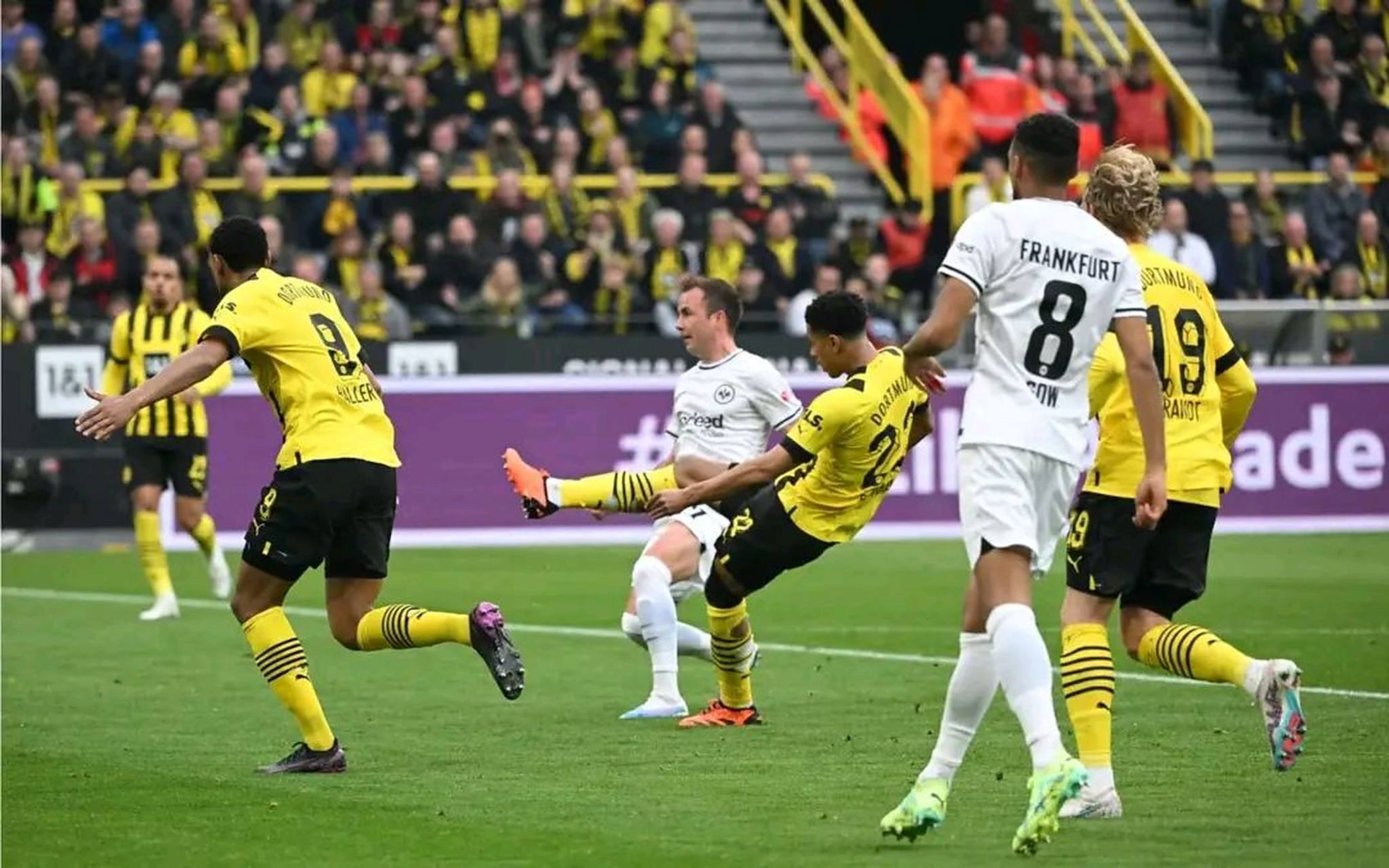 法兰克福逆袭，连胜轰动德甲赛场
