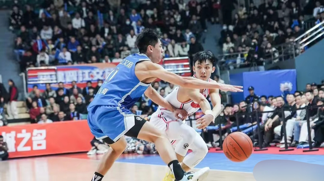 包含外界强调球队防守改善，盼望在比赛中体现的词条