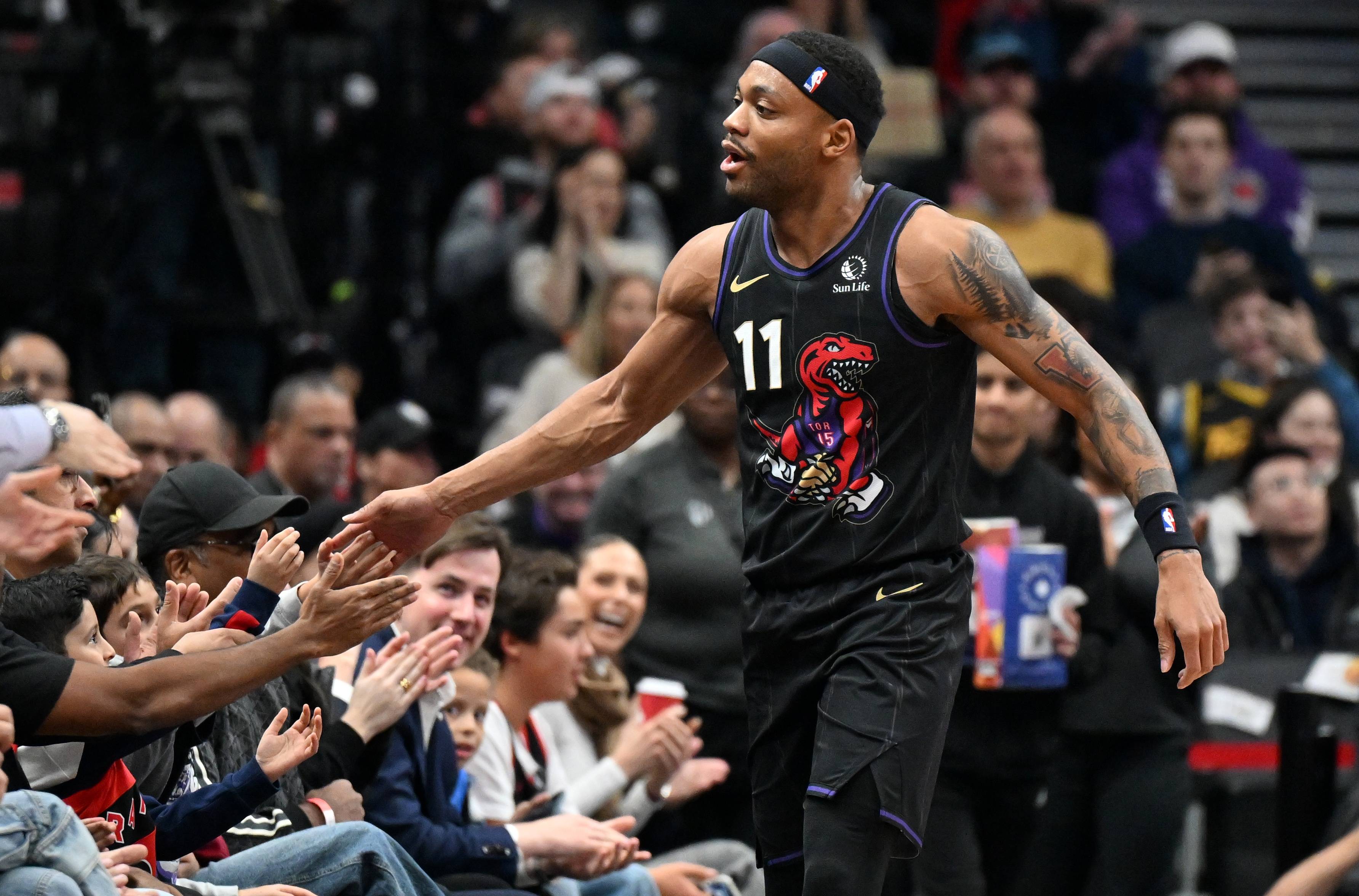 关于猛龙客场擒鹈鹕，东部豪强再迎胜利的信息