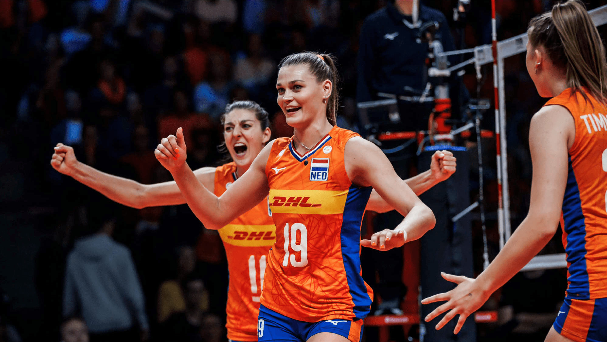 荷兰立下霸者威仪，连胜积分