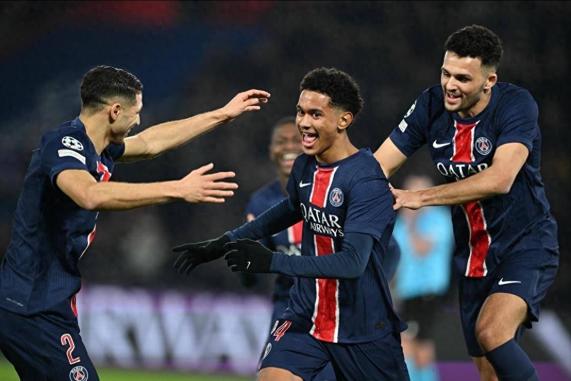 巴黎圣日耳曼与曼联在欧冠联赛中展开激烈对决