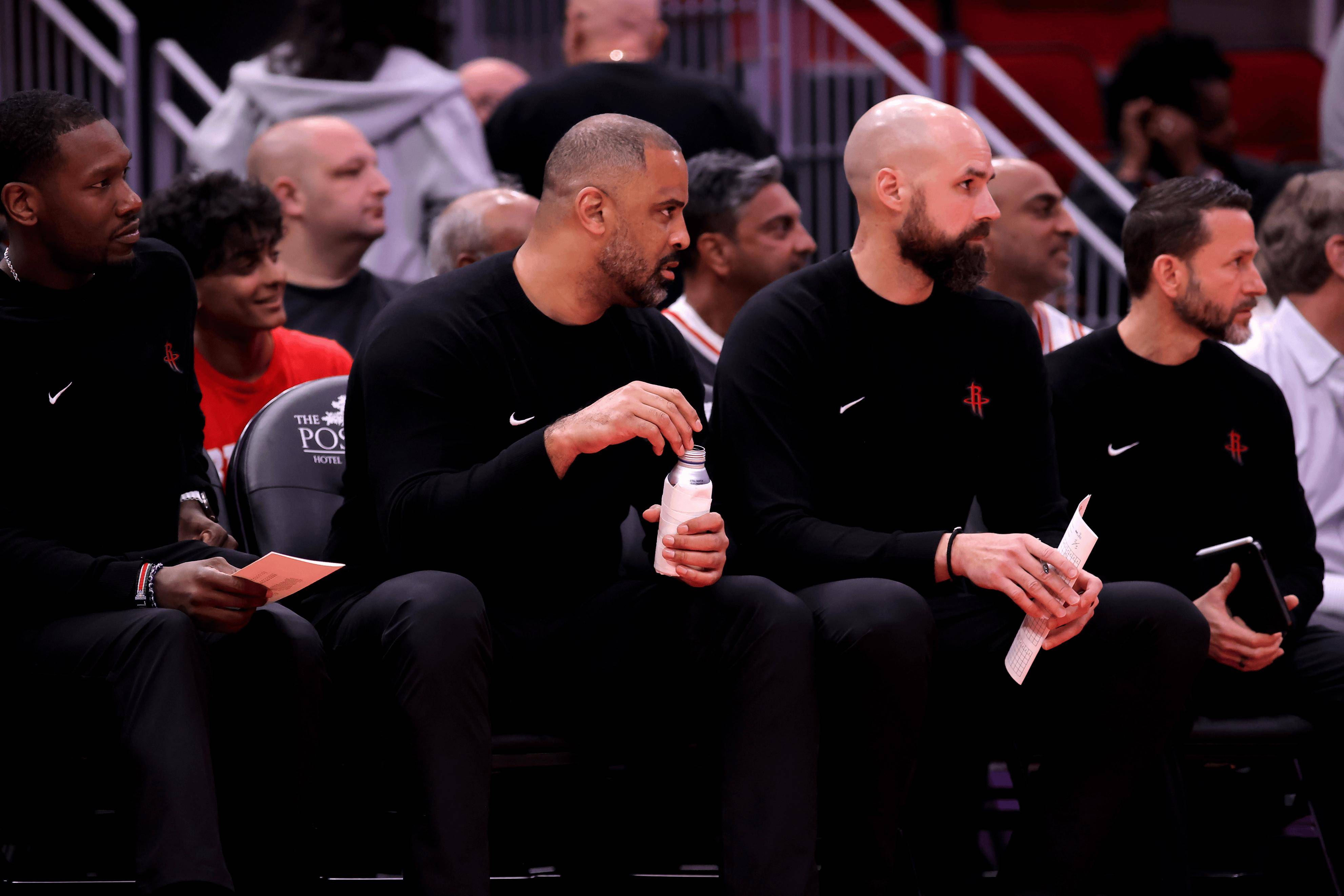 火箭客场力克老鹰，送对手三连败