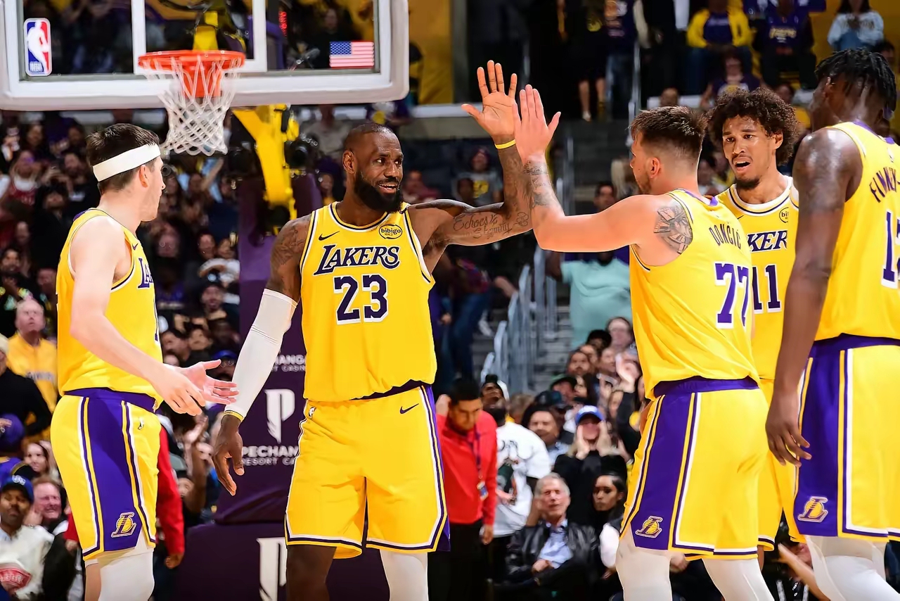 关于鹈鹕大胜湖人,戴维斯表现佳领队取胜的信息 关于鹈鹕大胜湖人,戴维斯表现佳领队取胜的信息